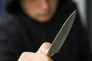 В Киеве мужчина зарезал неизвестного и пошел гулять с окровавленным ножом