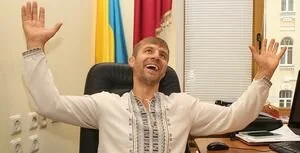 Казак Гаврилюк отстроил огромный особняк в Карпатах (Фото, видео)