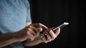 Проверка по FaceID и GPS: в Украине появится приложение для контроля самоизоляции больных коронавирусом