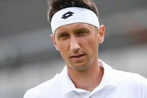 Украинский теннисист попросил помощи у Илона Маска