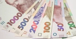Доходи держбюджету впали майже на 40%