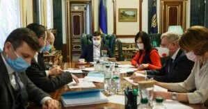 НБУ, Кабмин или Верховная Рада. Кто лучше отрабатывает в период кризиса
