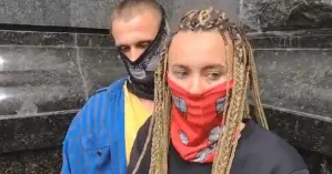 Во время митинга под стенами ОПУ начали жечь шины, не обошлось без задержаний (видео)