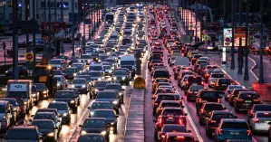 В Киеве у всех мостов через Днепр образовались масштабные пробки: карта