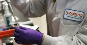 В США успешно протестировали на людях вакцину от COVID-19