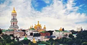 Власти Киева примут решение об открытии ресторанов завтра утром