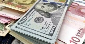 Долар продовжує дешевшати, а євро коливається: по чому варто валюта 4 червня