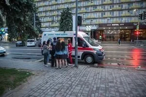 В Днепре 10 экипажей полиции успокаивали участников массовой драки. Видео