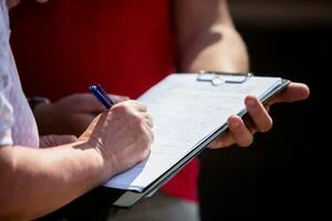 Обманула 12 человек: в Киеве задержали мошенницу, которая сдавала в аренду занятые квартиры