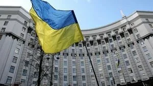 Новый подход к управлению: Кабмин хочет вдвое сократить количество чиновников на местах