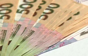 Шмыгаль заявил, что осенью в Украине повысят среднюю зарплату