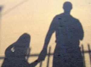 В Киеве мужчина приставал к мальчику средь бела дня (фото)