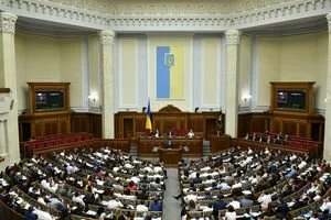 Раде предложили отменить ограничение зарплат чиновников во время карантина