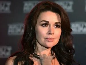 Заворотнюк перенесла вторую операцию: СМИ сообщили новые детали о состоянии звезды