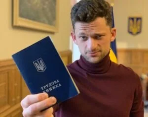 Дубилет собрался заменить трудовые книжки справками с QR-кодом и данными из интернета