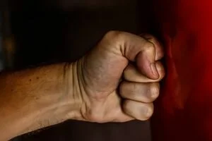 В Киеве сосед жертвы спугнул насильника и сразу задержал его