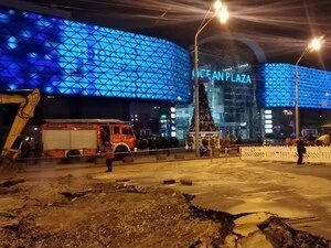 Десятки миллионов убытков и обожженные конечности. Кто виноват в аварии на теплотрассе возле Ocean Plaza