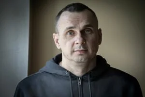 Сенцов в Давосе назвал путь к возвращению Донбасса и Крыма в состав Украины