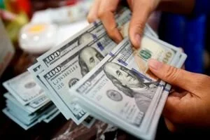 Вспышка коронавируса: богатейшие люди мира потеряли за день почти $140 млрд