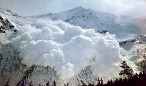 В Карпатах объявили штормовое предупреждение из-за высокой опасности схождения лавин