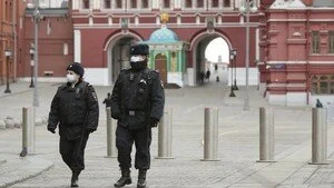 Прогулка по QR-коду. Москва начинает борьбу с коронавирусом и непослушными людьми