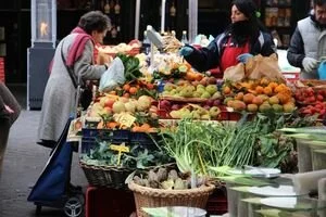 Власти Львова решили закрыть все продовольственные рынки