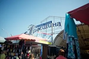 В сети опубликовали видео, как столичные торгаши обходят карантин и продолжают работать
