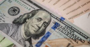 Доллар подешевел на пять копеек: Курс валют в обменниках на 19 мая