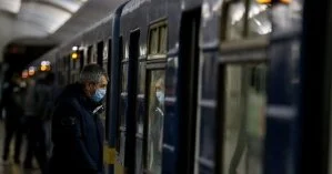 В столичной подземке увеличилось количество людей в часы пик