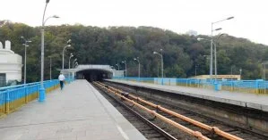 Киевлянин пытался броситься с моста на станции