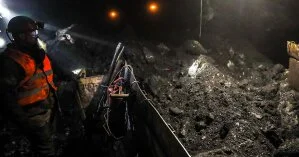 Из-за обвала шахты в Луганской области погиб горняк, еще один тяжело травмирован