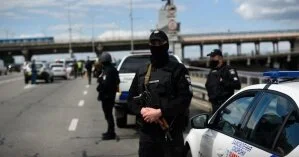 Копы задержали мужчину, грозившего взорвать мост Метро