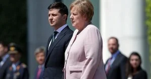 Зеленский провел телефонный разговор с Меркель и попросил помочь с вакциной от COVID-19
