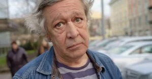 Жена Ефремова объяснила, почему актер не признает вину в ДТП