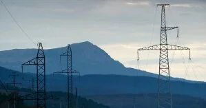 В пяти областях Украины почти 100 населенных пунктов остались без света из-за плохой погоды