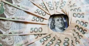 К концу недели гривна сильно ослабла к доллару: актуальный курс валют на 30 октября