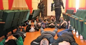 В ЮАР группа злоумышленников в храме взяла людей в заложники: есть погибшие