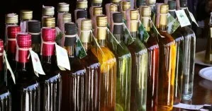 На Закарпатье налоговики обнаружили 16 тысяч бутылок фальсифицированного алкоголя