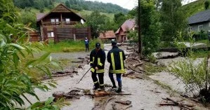 На западе Украины затопило здания и улицы из-за сильных ливней (фото)