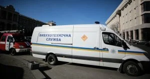 Эвакуировали около 300 человек: в Киеве ученица седьмого класса