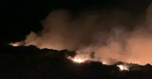 В Кривом Роге возле шахты загорелся мусорный полигон (видео)