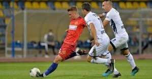 В одном матче квалификации Лиги Европы команды забили 12 голов на двоих