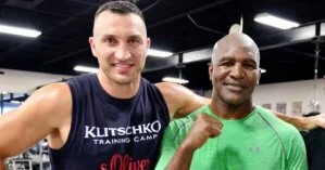 Владимир Кличко руководит тренировочным процессом американской легенды бокса