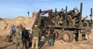 Запускали гранаты и стреляли в воздух: в Ровенской области силовики с трудом задержали 15 копателей янтаря (видео)