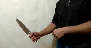 Под Днепром сын пациентки украл телефон и лекарства у медиков