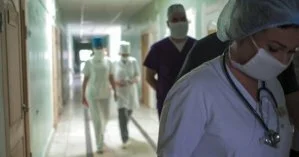 В Минсоцполитики заявили, что с начала пандемии на рабочем месте умерли 33 медика