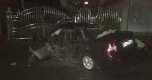 На Закарпатье легковушка врезалась в бетонный мост и перевернулась: есть жертвы