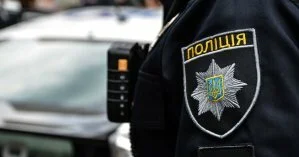 В Киеве женщина утверждала, что ее сын в аду, и пыталась прыгнуть с балкона: видео спасения