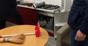 В Харькове пьяные подростки в хлам разгромили съемную квартиру: фото и видео последствий дебоша