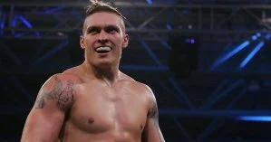 Усик приоткрыл